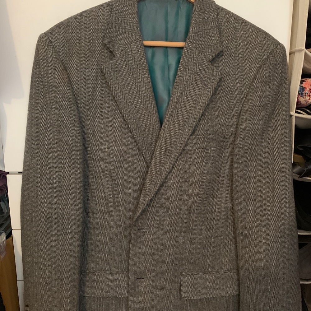 🥃 A men’s sportcoat 40 regular! 🥂